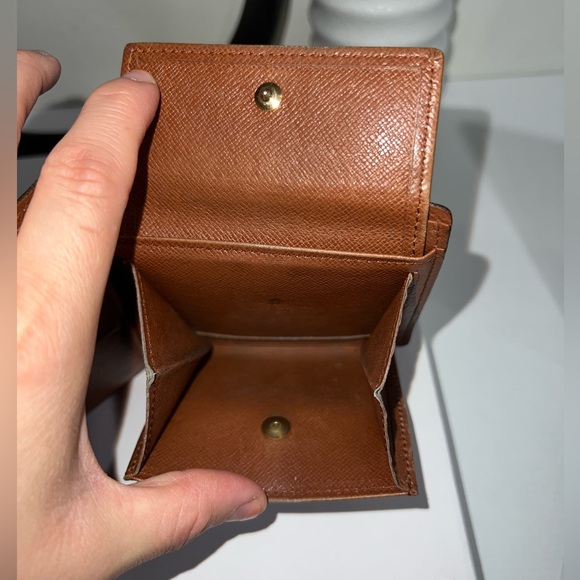 Louis Vuitton Monogram Bifold Wallet - Picture 4 of 7